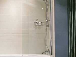 Haven 8 Pivoting Bath Screen